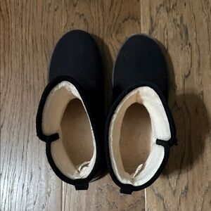 Women’s Sanuk Black lined boots.  Worn once.